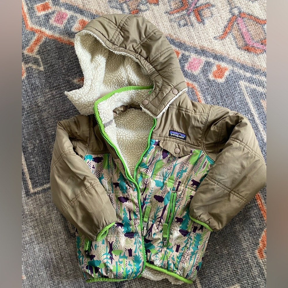 Patagonia 5T Reversible tribble jacket -wild forest print